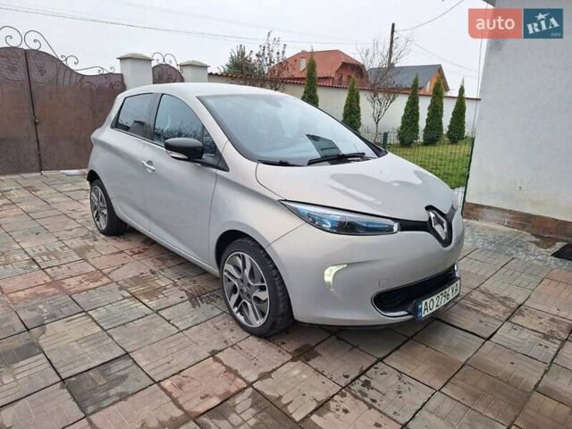 Серый Рено Зое, объемом двигателя 0 л и пробегом 86 тыс. км за 7700 $, фото 1 на Automoto.ua