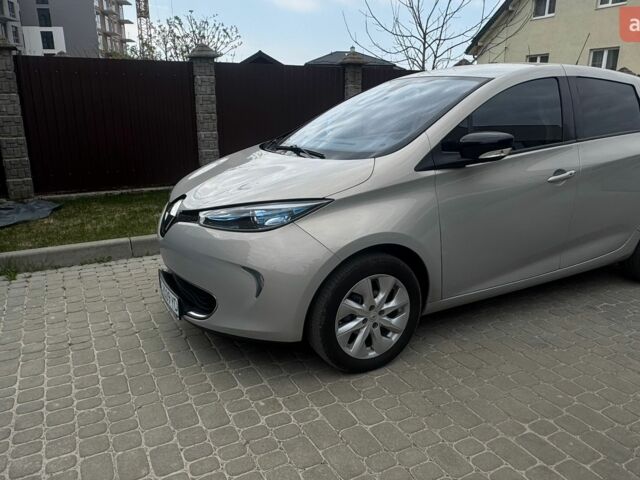 Серый Рено Зое, объемом двигателя 0 л и пробегом 63 тыс. км за 8200 $, фото 1 на Automoto.ua