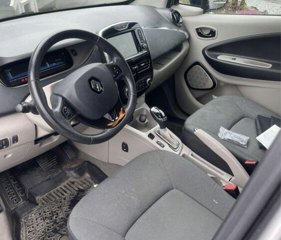 Серый Рено Зое, объемом двигателя 0 л и пробегом 150 тыс. км за 7200 $, фото 1 на Automoto.ua
