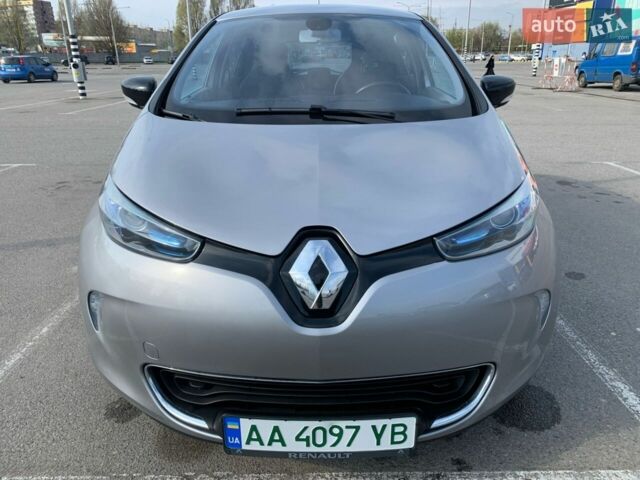 Серый Рено Зое, объемом двигателя 0 л и пробегом 130 тыс. км за 7000 $, фото 1 на Automoto.ua