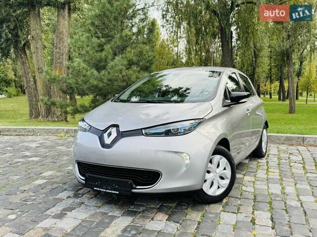 Серый Рено Зое, объемом двигателя 0 л и пробегом 85 тыс. км за 8444 $, фото 1 на Automoto.ua