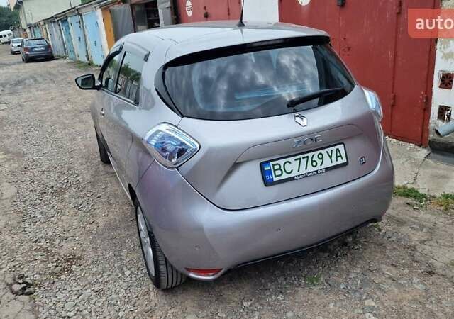 Серый Рено Зое, объемом двигателя 0 л и пробегом 83 тыс. км за 7900 $, фото 1 на Automoto.ua