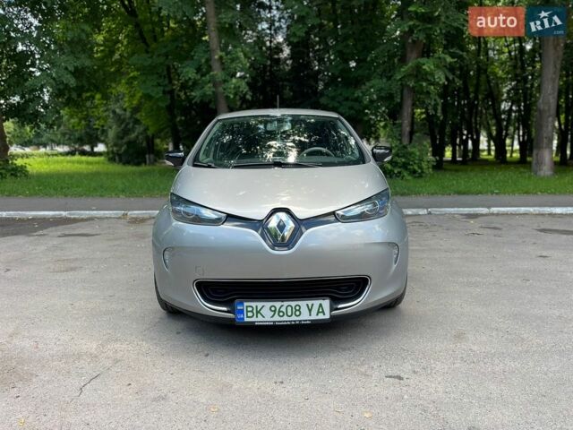 Серый Рено Зое, объемом двигателя 0 л и пробегом 90 тыс. км за 6800 $, фото 1 на Automoto.ua