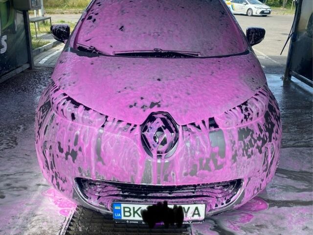 Серый Рено Зое, объемом двигателя 0 л и пробегом 56 тыс. км за 7700 $, фото 1 на Automoto.ua