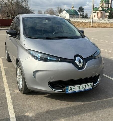 Серый Рено Зое, объемом двигателя 0 л и пробегом 85 тыс. км за 7500 $, фото 1 на Automoto.ua