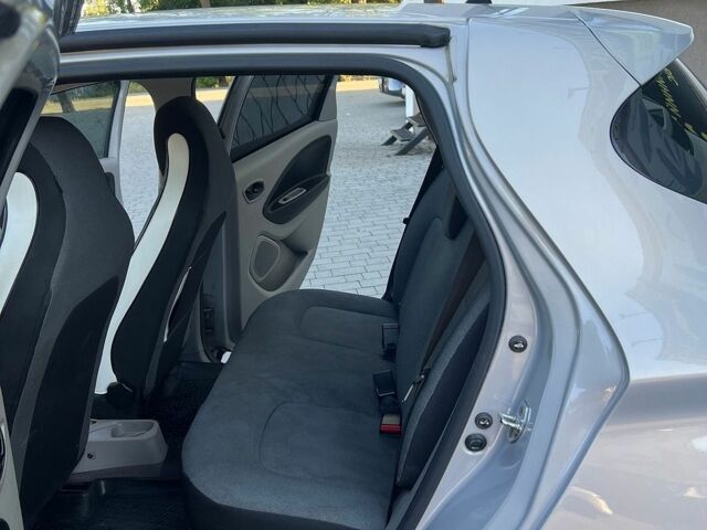 Сірий Рено Зое, об'ємом двигуна 0 л та пробігом 78 тис. км за 7500 $, фото 1 на Automoto.ua