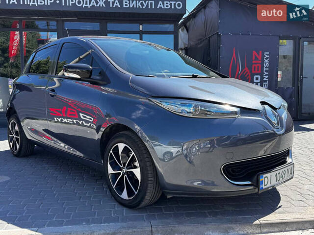 Серый Рено Зое, объемом двигателя 0 л и пробегом 127 тыс. км за 8900 $, фото 1 на Automoto.ua