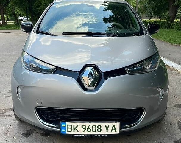 Серый Рено Зое, объемом двигателя 0 л и пробегом 91 тыс. км за 6800 $, фото 1 на Automoto.ua