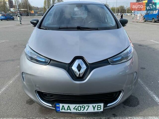 Серый Рено Зое, объемом двигателя 0 л и пробегом 113 тыс. км за 8000 $, фото 1 на Automoto.ua
