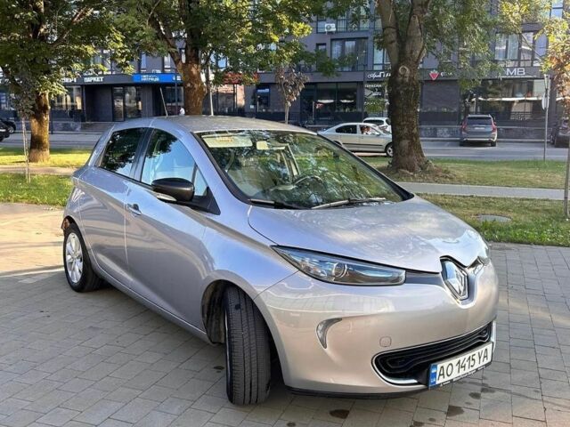 Серый Рено Зое, объемом двигателя 0 л и пробегом 142 тыс. км за 8000 $, фото 1 на Automoto.ua