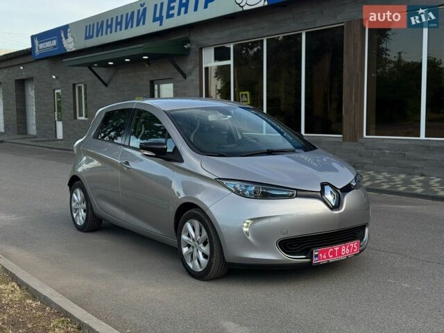 Серый Рено Зое, объемом двигателя 0 л и пробегом 76 тыс. км за 7000 $, фото 1 на Automoto.ua