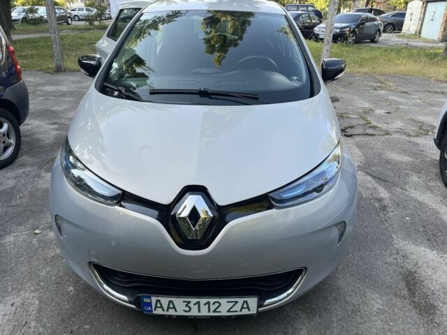 Серый Рено Зое, объемом двигателя 0 л и пробегом 63 тыс. км за 7800 $, фото 1 на Automoto.ua