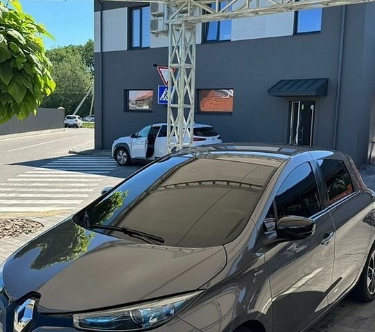 Серый Рено Зое, объемом двигателя 0 л и пробегом 107 тыс. км за 10550 $, фото 1 на Automoto.ua