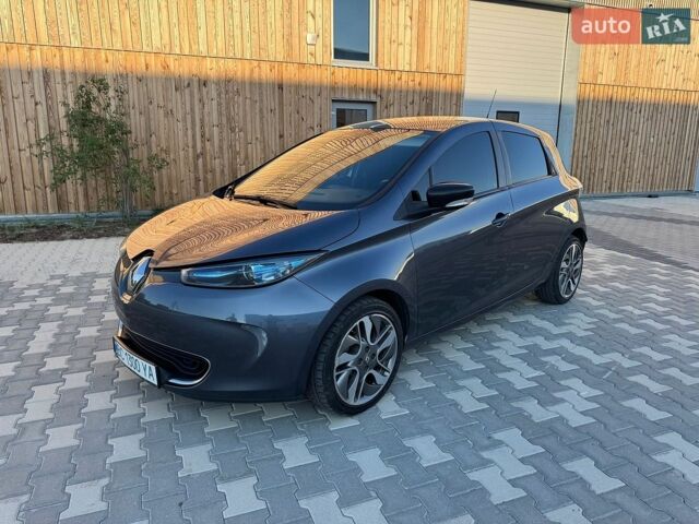 Серый Рено Зое, объемом двигателя 0 л и пробегом 256 тыс. км за 8999 $, фото 1 на Automoto.ua
