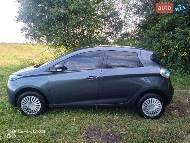 Серый Рено Зое, объемом двигателя 0 л и пробегом 134 тыс. км за 9100 $, фото 1 на Automoto.ua