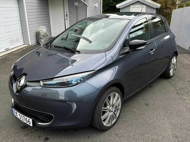 Серый Рено Зое, объемом двигателя 0 л и пробегом 87 тыс. км за 6500 $, фото 1 на Automoto.ua