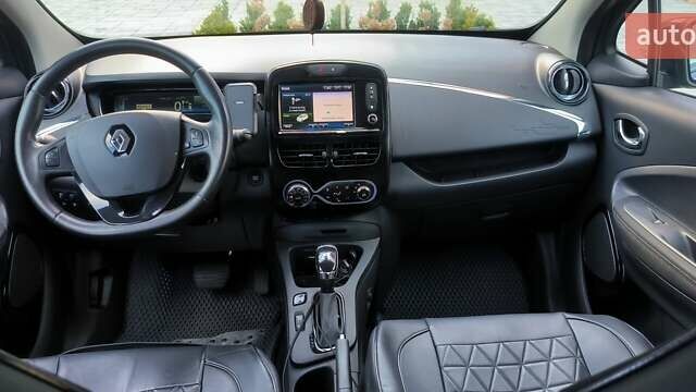 Серый Рено Зое, объемом двигателя 0 л и пробегом 140 тыс. км за 9777 $, фото 1 на Automoto.ua
