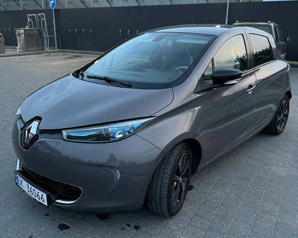 Серый Рено Зое, объемом двигателя 0 л и пробегом 117 тыс. км за 10200 $, фото 1 на Automoto.ua