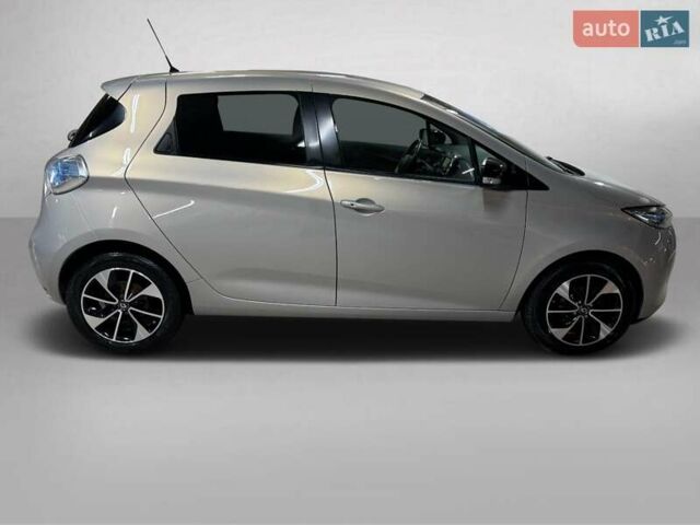 Серый Рено Зое, объемом двигателя 0 л и пробегом 120 тыс. км за 9700 $, фото 1 на Automoto.ua