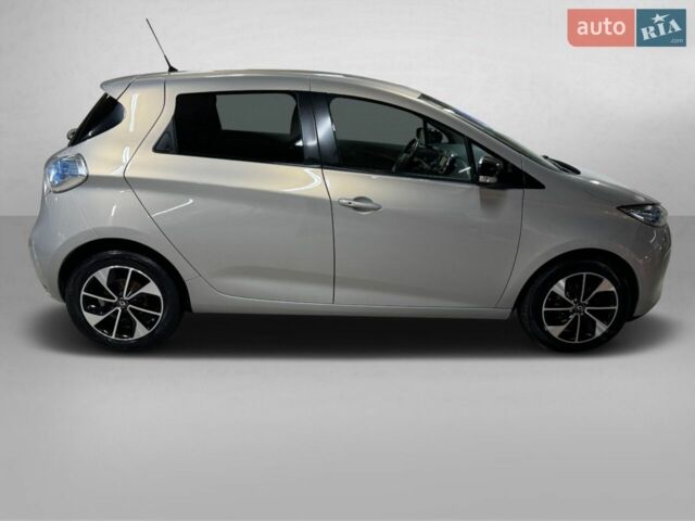 Серый Рено Зое, объемом двигателя 0 л и пробегом 120 тыс. км за 9699 $, фото 1 на Automoto.ua