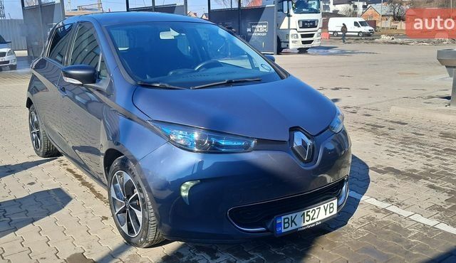 Серый Рено Зое, объемом двигателя 0 л и пробегом 93 тыс. км за 9600 $, фото 1 на Automoto.ua