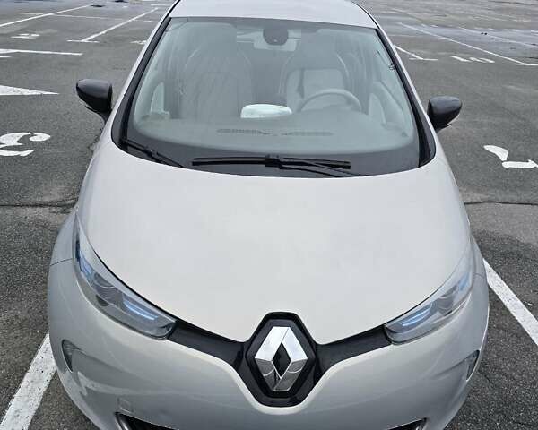 Серый Рено Зое, объемом двигателя 0 л и пробегом 97 тыс. км за 9700 $, фото 1 на Automoto.ua