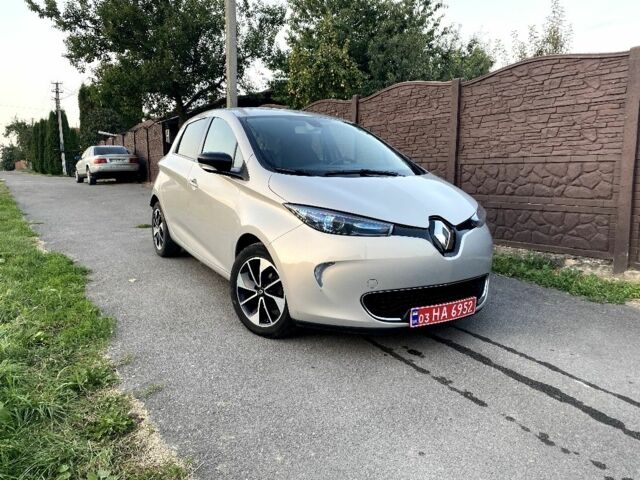 Серый Рено Зое, объемом двигателя 0 л и пробегом 162 тыс. км за 8900 $, фото 1 на Automoto.ua