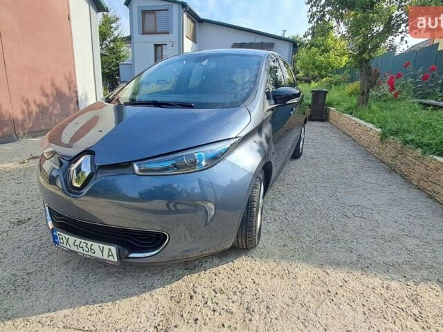 Серый Рено Зое, объемом двигателя 0 л и пробегом 139 тыс. км за 10900 $, фото 1 на Automoto.ua