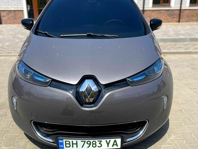 Серый Рено Зое, объемом двигателя 0 л и пробегом 85 тыс. км за 10999 $, фото 1 на Automoto.ua