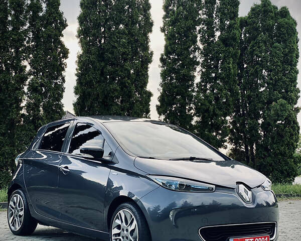 Серый Рено Зое, объемом двигателя 0 л и пробегом 89 тыс. км за 10200 $, фото 1 на Automoto.ua