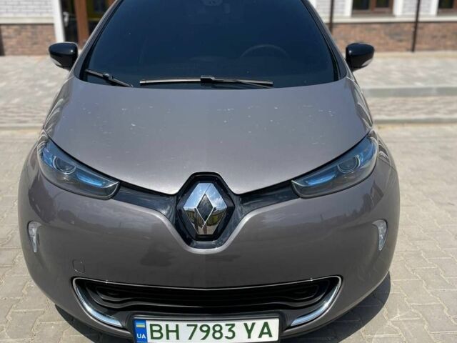 Серый Рено Зое, объемом двигателя 0 л и пробегом 90 тыс. км за 9300 $, фото 1 на Automoto.ua