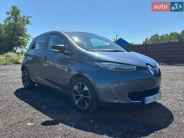 Серый Рено Зое, объемом двигателя 0 л и пробегом 93 тыс. км за 9500 $, фото 1 на Automoto.ua