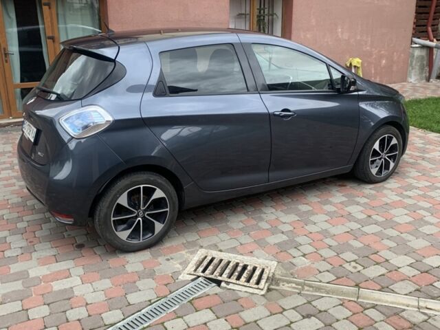 Серый Рено Зое, объемом двигателя 0 л и пробегом 128 тыс. км за 9300 $, фото 1 на Automoto.ua