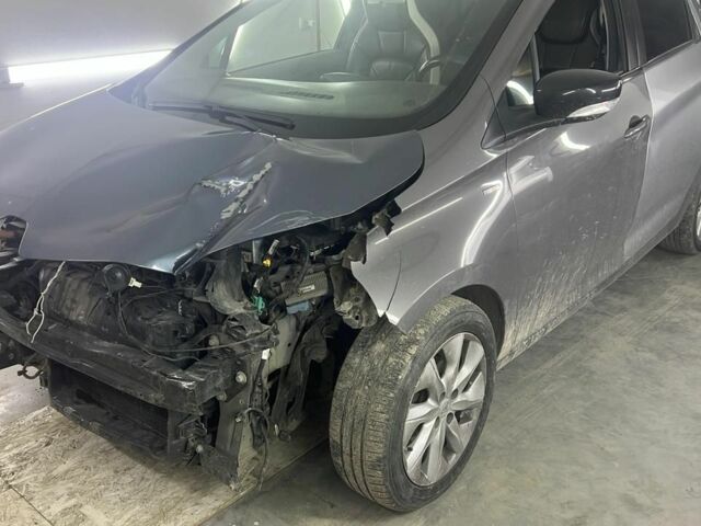 Серый Рено Зое, объемом двигателя 0 л и пробегом 115 тыс. км за 6900 $, фото 1 на Automoto.ua