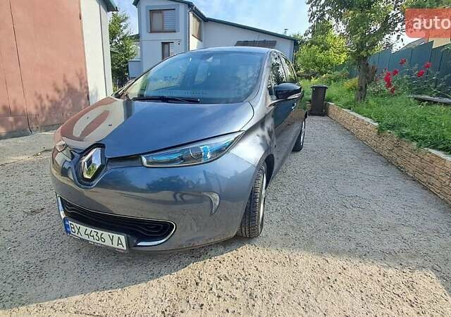 Серый Рено Зое, объемом двигателя 0 л и пробегом 120 тыс. км за 12500 $, фото 1 на Automoto.ua