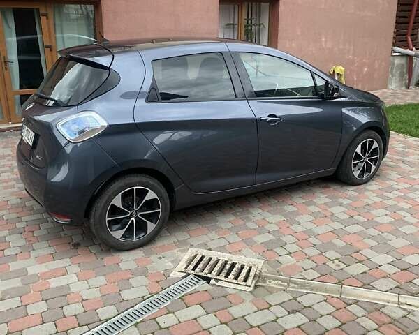Серый Рено Зое, объемом двигателя 0 л и пробегом 128 тыс. км за 9300 $, фото 1 на Automoto.ua