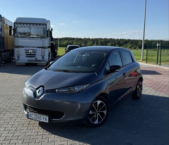 Серый Рено Зое, объемом двигателя 0 л и пробегом 140 тыс. км за 8800 $, фото 1 на Automoto.ua