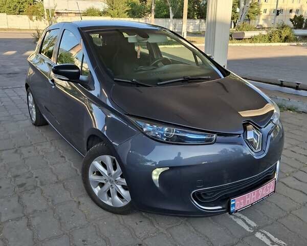 Серый Рено Зое, объемом двигателя 0 л и пробегом 133 тыс. км за 9299 $, фото 1 на Automoto.ua