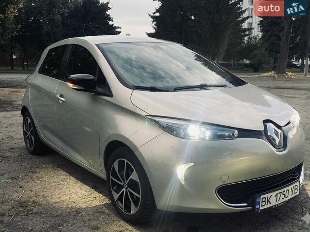 Серый Рено Зое, объемом двигателя 0 л и пробегом 70 тыс. км за 9500 $, фото 1 на Automoto.ua