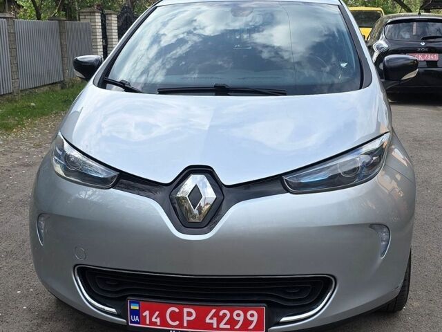 Серый Рено Зое, объемом двигателя 0 л и пробегом 88 тыс. км за 10400 $, фото 1 на Automoto.ua