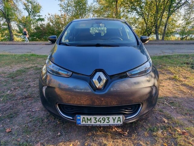 Серый Рено Зое, объемом двигателя 0 л и пробегом 151 тыс. км за 11000 $, фото 1 на Automoto.ua