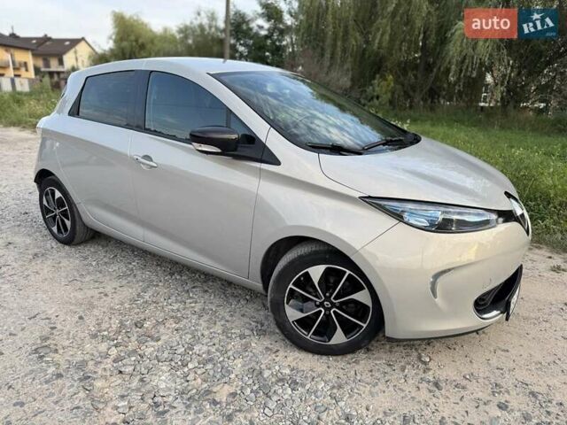 Серый Рено Зое, объемом двигателя 0 л и пробегом 104 тыс. км за 10700 $, фото 1 на Automoto.ua