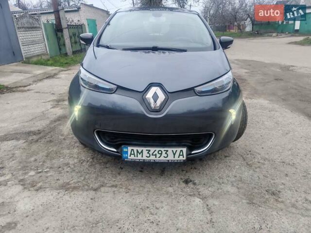 Серый Рено Зое, объемом двигателя 0 л и пробегом 158 тыс. км за 10700 $, фото 1 на Automoto.ua