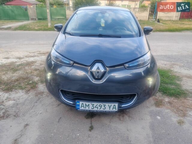 Серый Рено Зое, объемом двигателя 0 л и пробегом 170 тыс. км за 10500 $, фото 1 на Automoto.ua