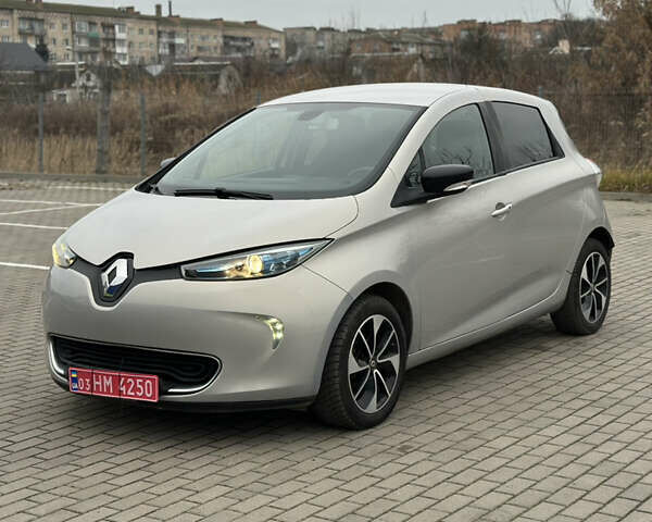 Серый Рено Зое, объемом двигателя 0 л и пробегом 66 тыс. км за 8999 $, фото 1 на Automoto.ua