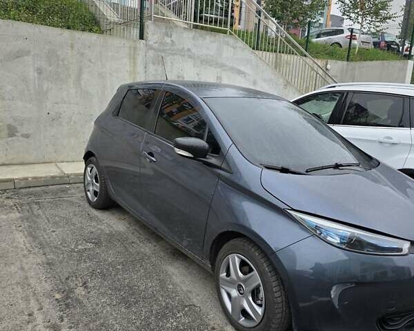 Серый Рено Зое, объемом двигателя 0 л и пробегом 57 тыс. км за 9500 $, фото 1 на Automoto.ua