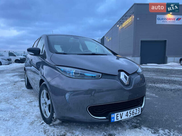 Серый Рено Зое, объемом двигателя 0 л и пробегом 97 тыс. км за 9400 $, фото 1 на Automoto.ua