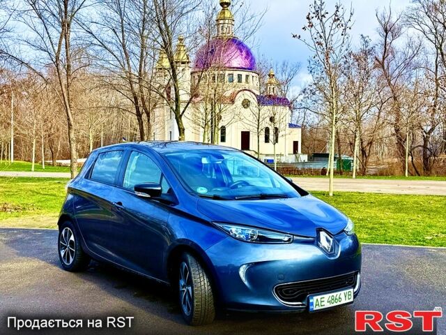Серый Рено Зое, объемом двигателя 0 л и пробегом 127 тыс. км за 10700 $, фото 1 на Automoto.ua