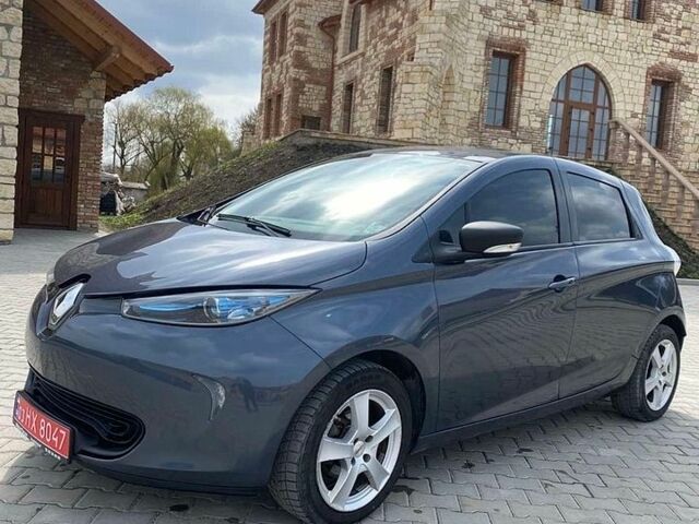 Серый Рено Зое, объемом двигателя 0 л и пробегом 159 тыс. км за 9000 $, фото 1 на Automoto.ua