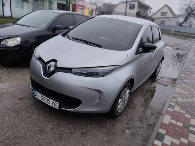 Серый Рено Зое, объемом двигателя 0 л и пробегом 114 тыс. км за 8600 $, фото 1 на Automoto.ua